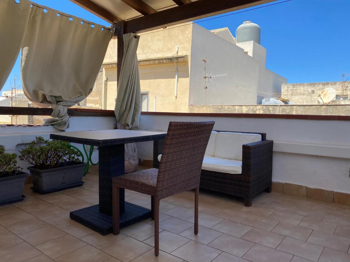 Apartmán Mansarda Con Terrazzo Trapani Exteriér fotografie
