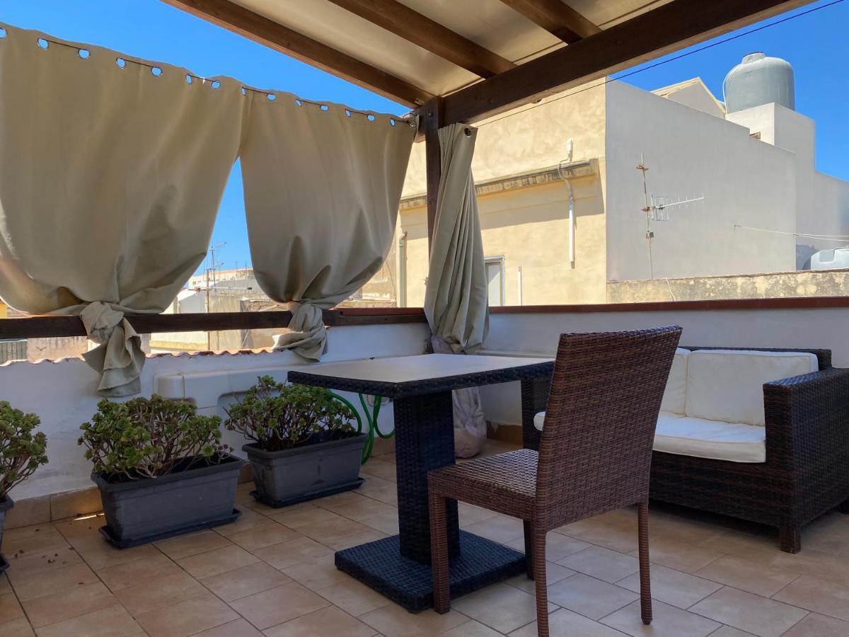 Apartmán Mansarda Con Terrazzo Trapani Exteriér fotografie